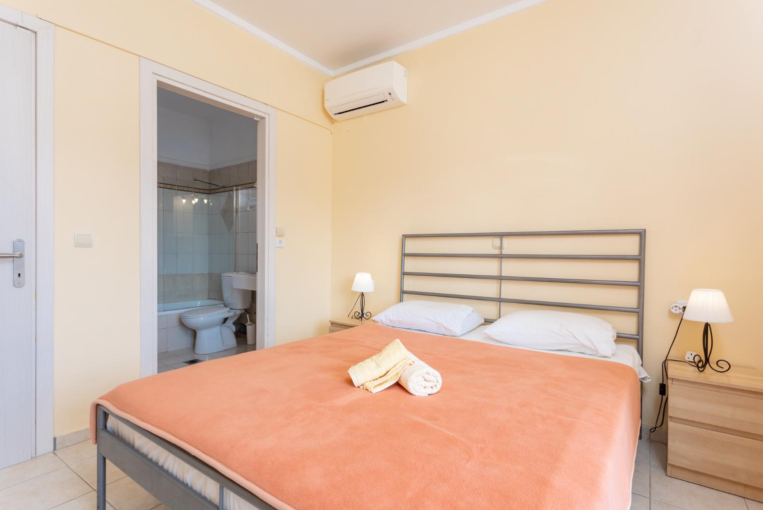 Double bedroom with en suite bathroom, A/C, sea views, and upper terrace access