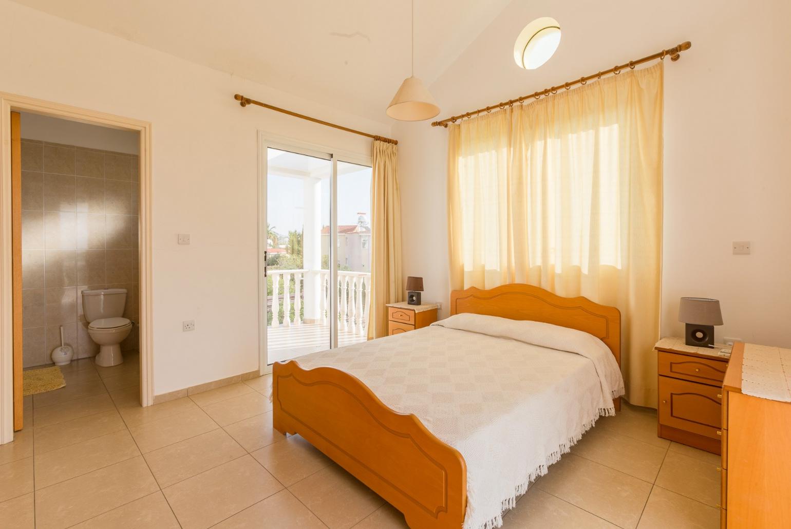 Double bedroom with A/C and en suite bathroom