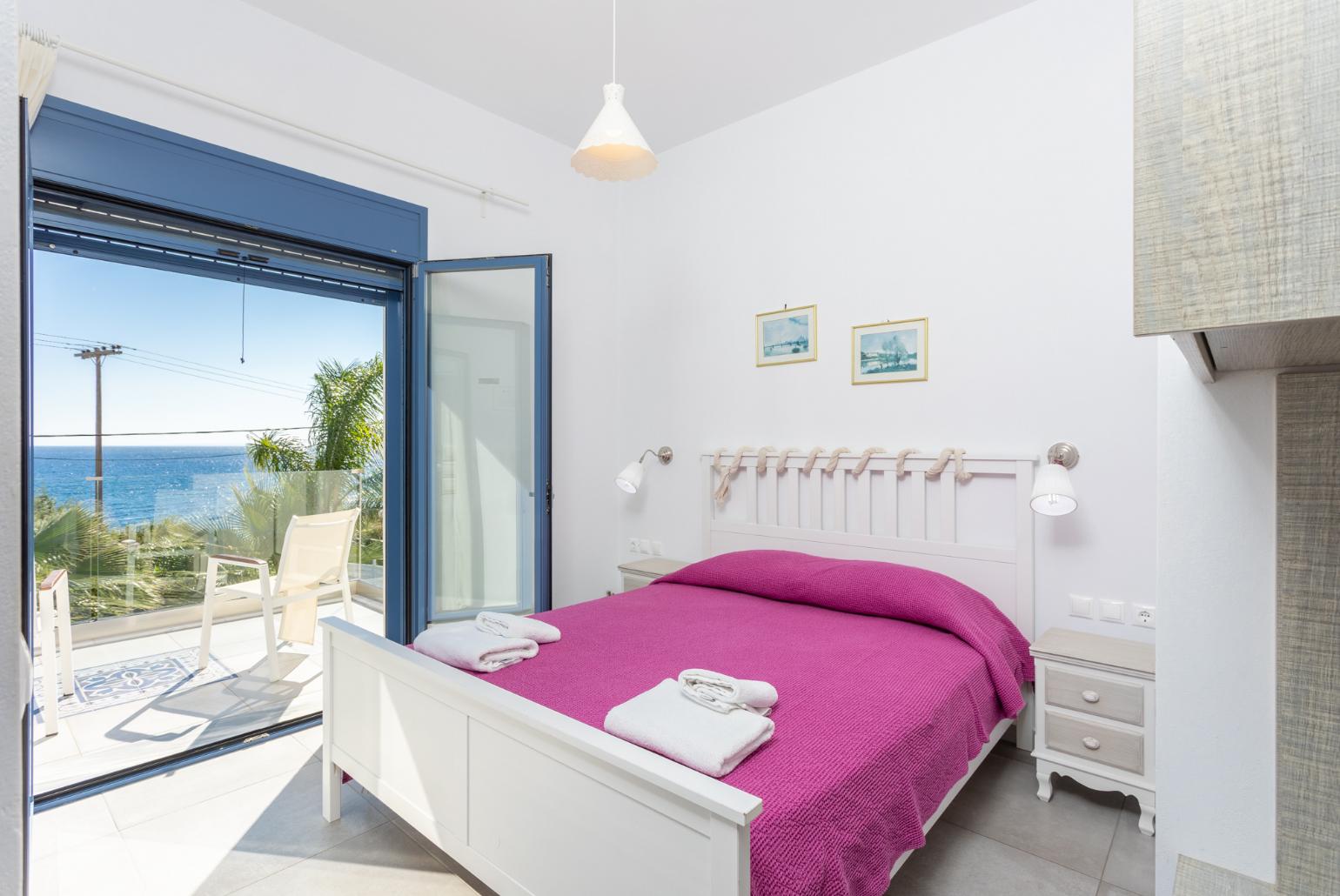 Double bedroom with en suite bathroom, A/C, sea views, and upper terrace access