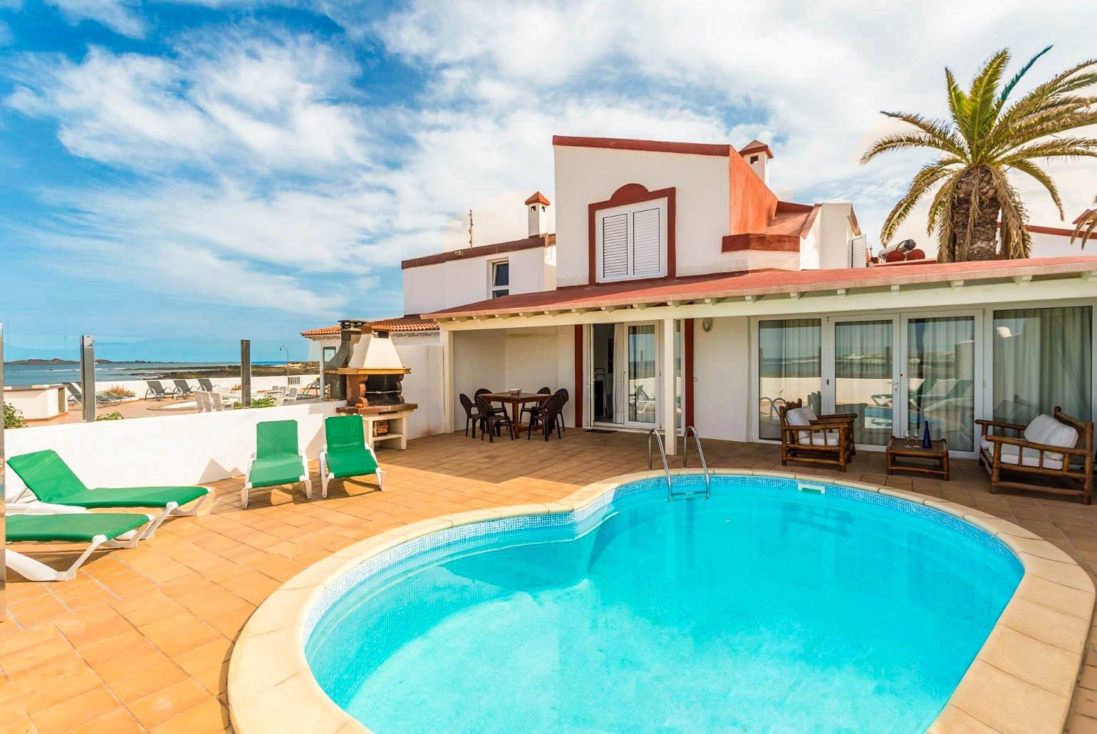 ,Beautiful Seafront Villa with Private Pool and Terrace 