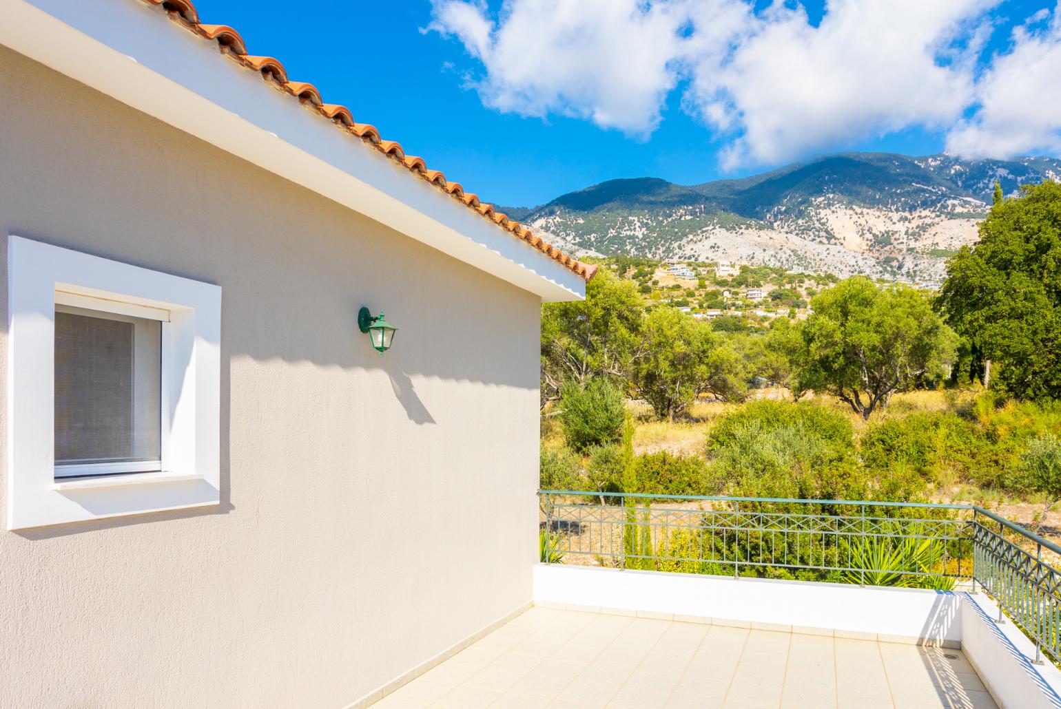 Upper terrace area with mountain views