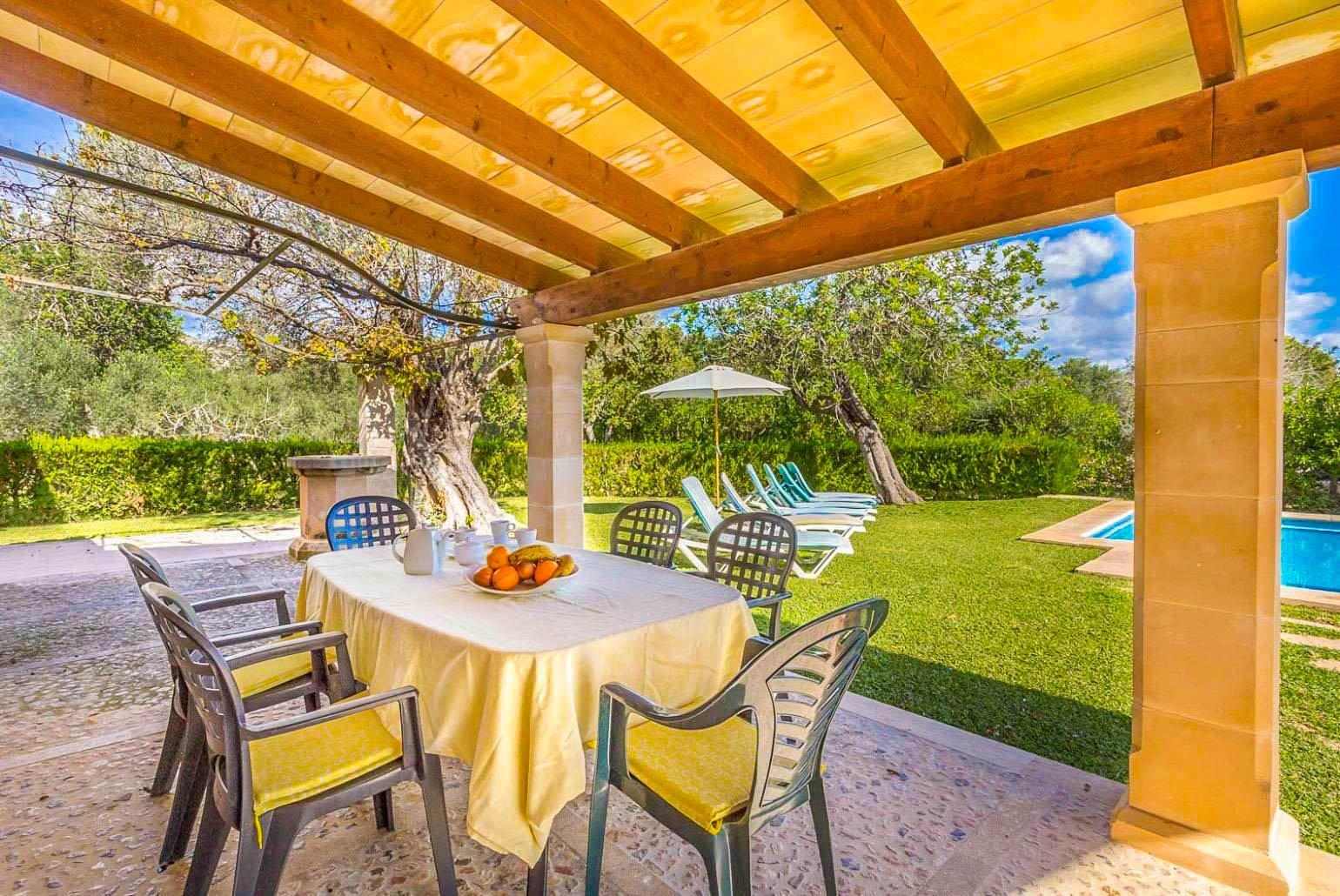 Outdoor sheltered patio