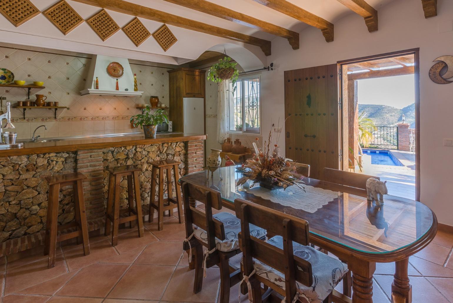 Equipped kitchen and dining area
