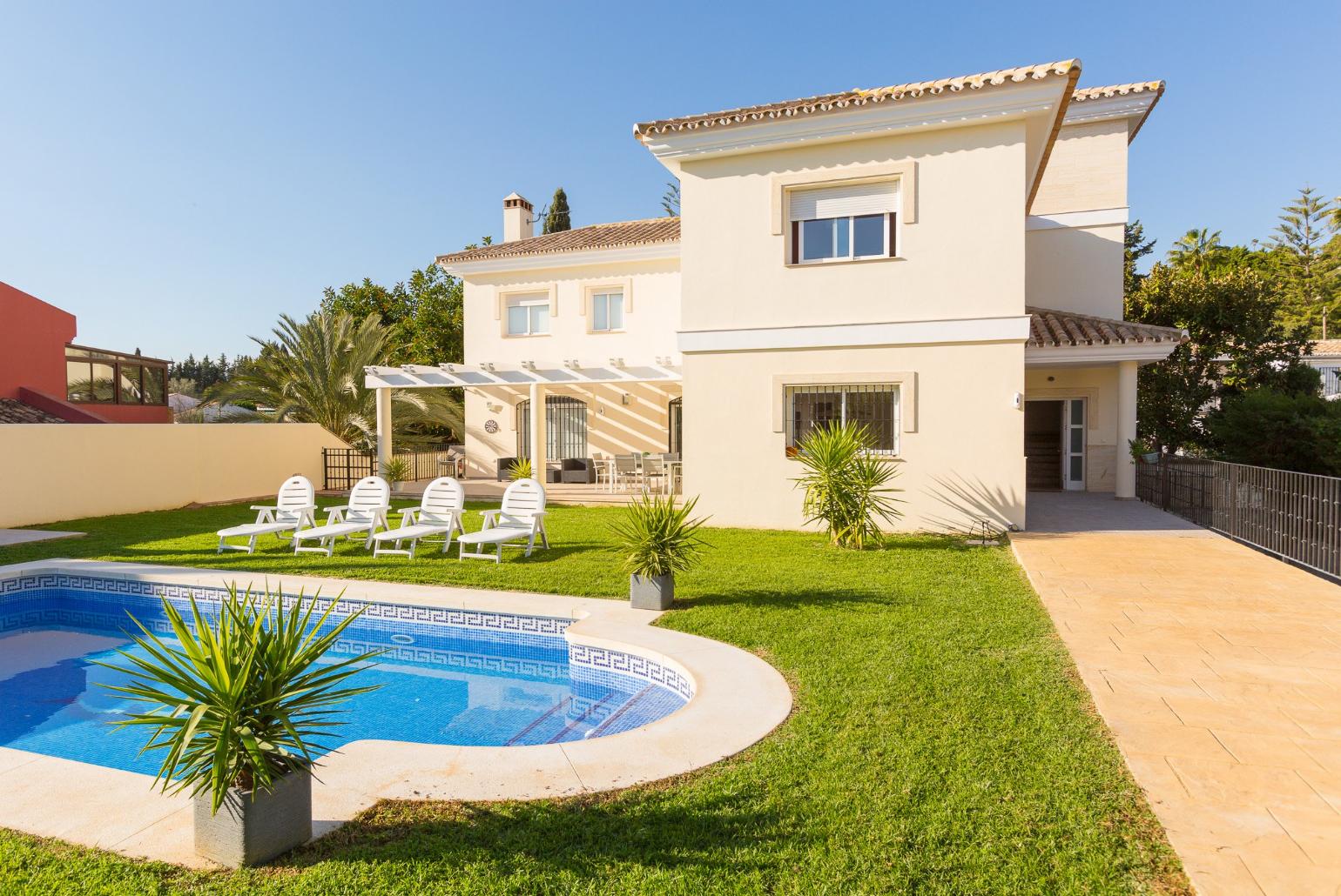 Beautiful Villa with Private Pool, Terrace and Garden area