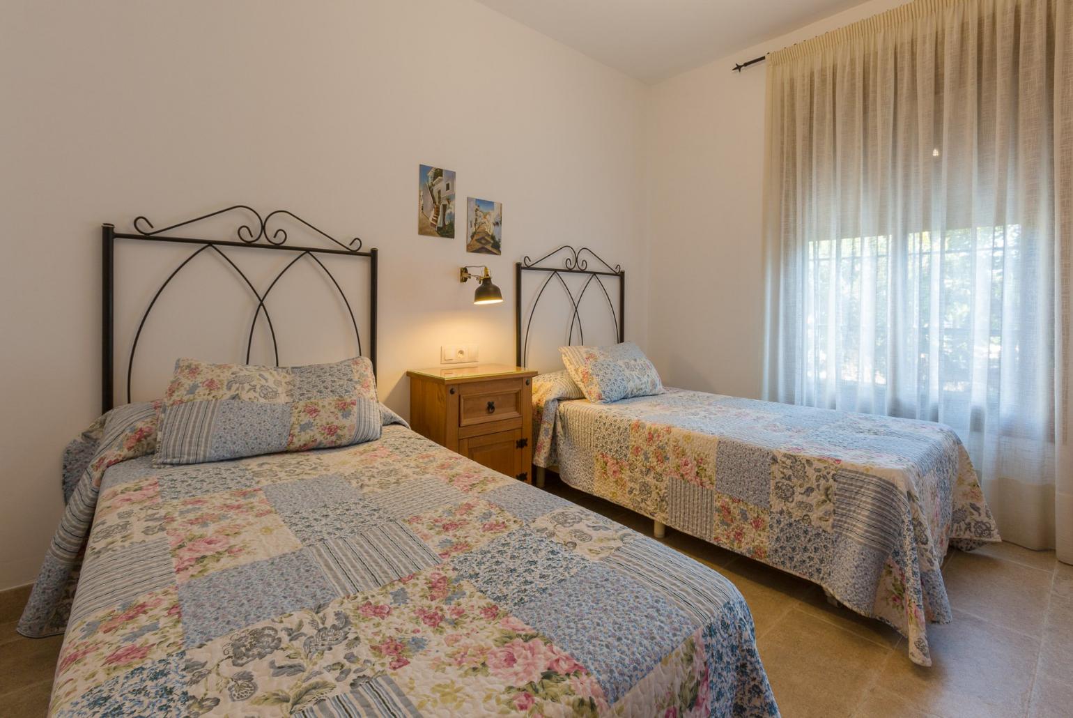 Twin bedroom with A/C