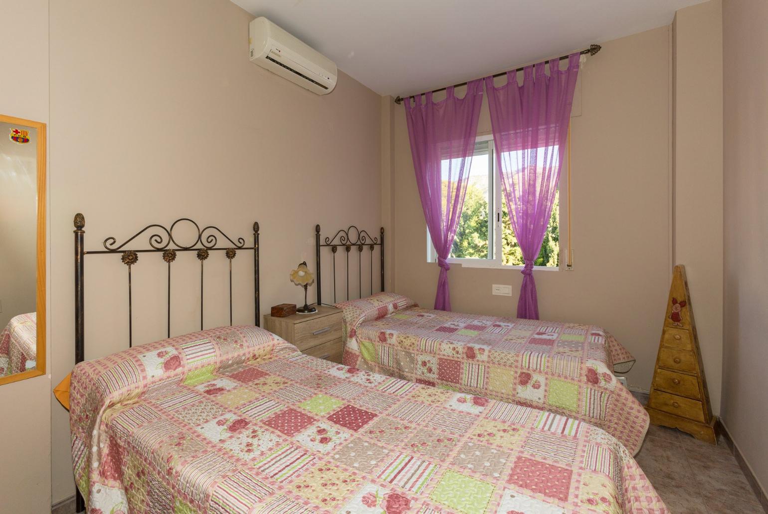 Twin bedroom 