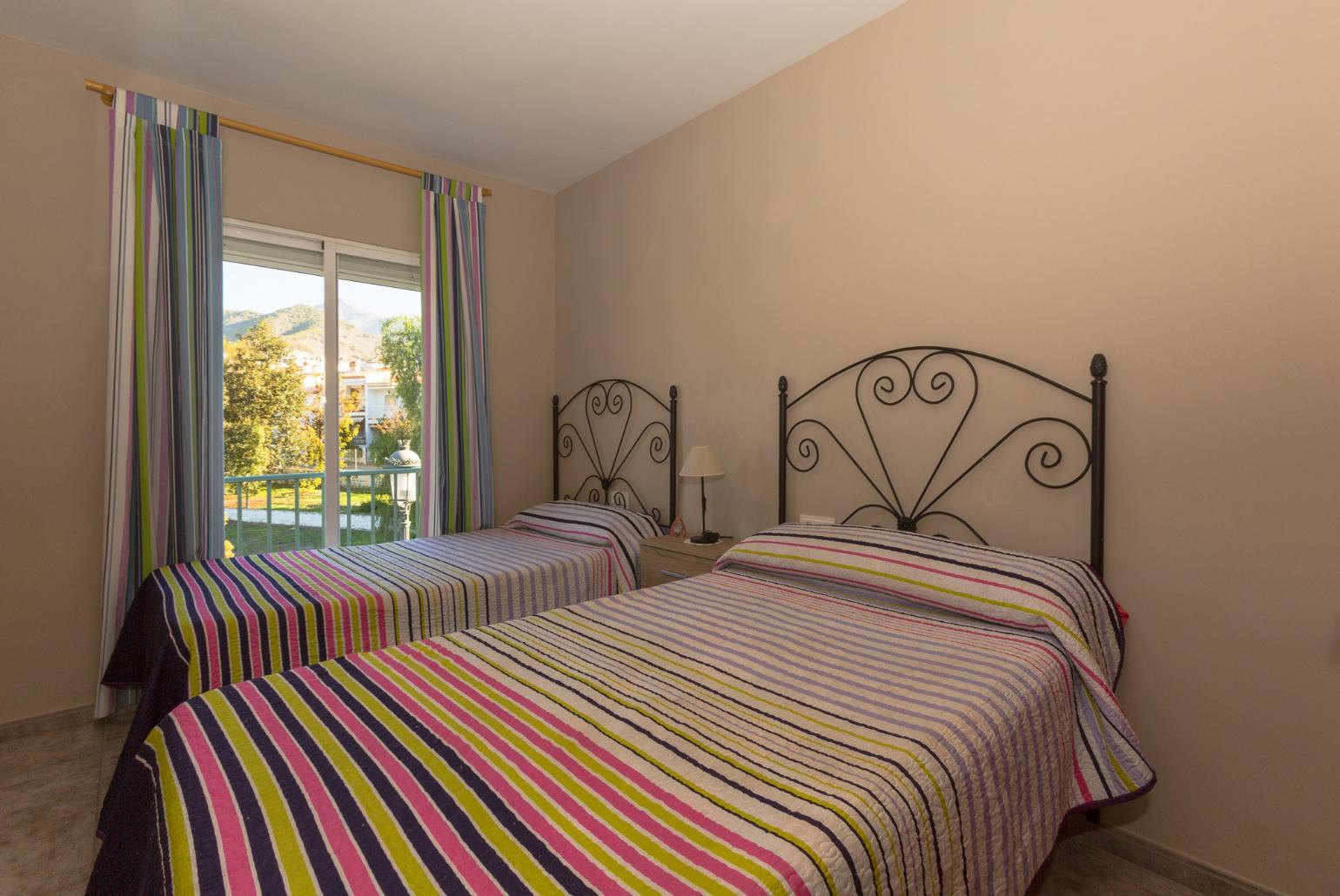 Twin bedroom 