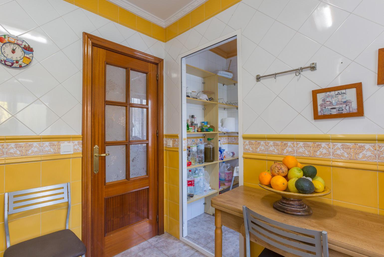 Equipped kitchen 