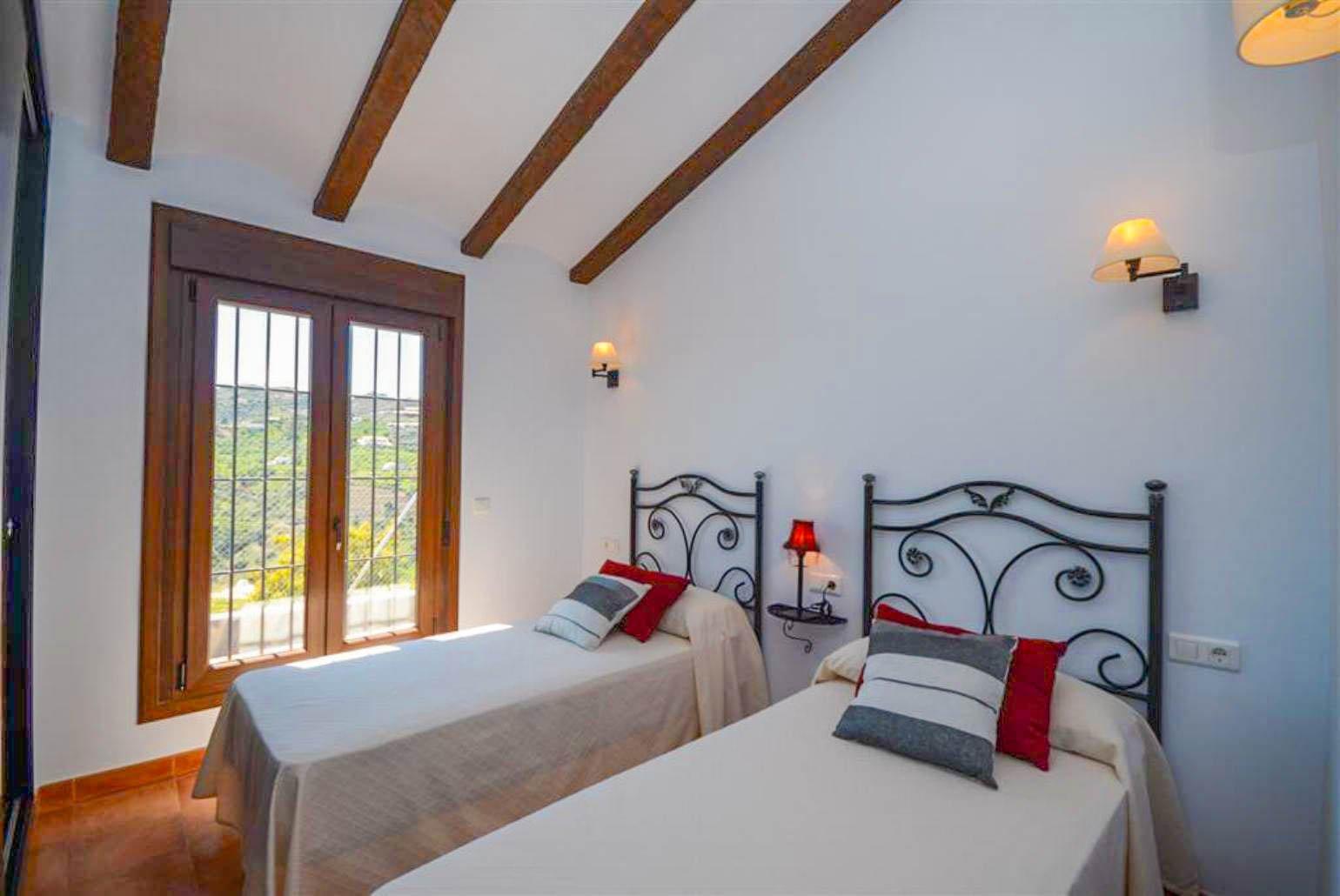 Twin bedroom with A/C