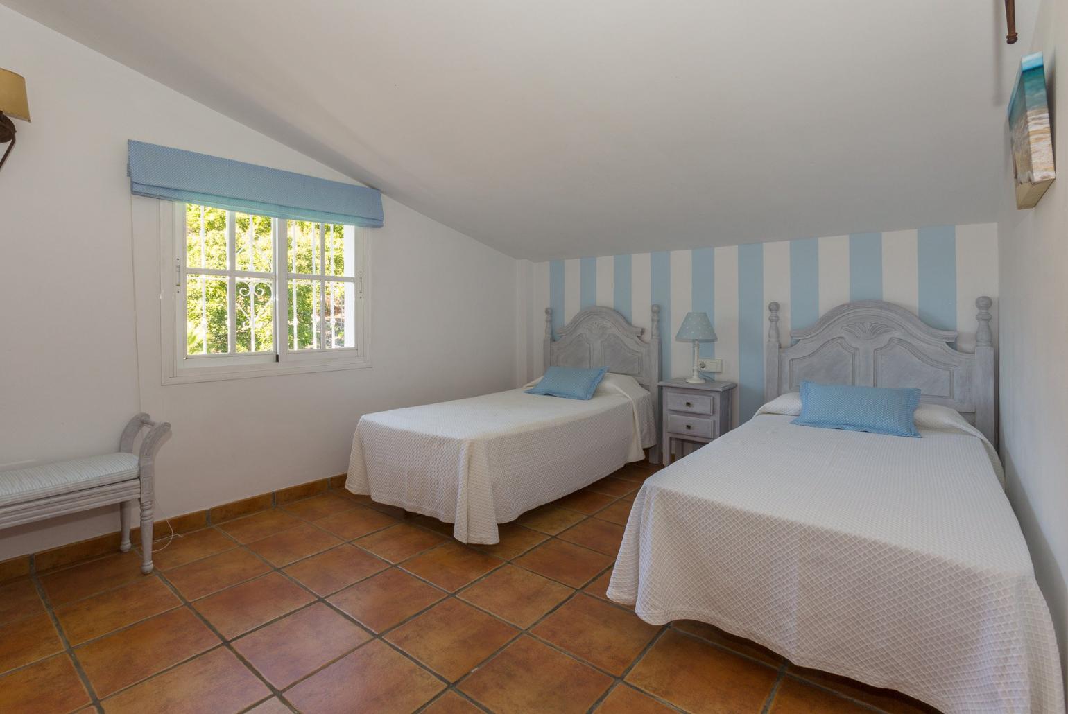  Twin bedroom with A/C
