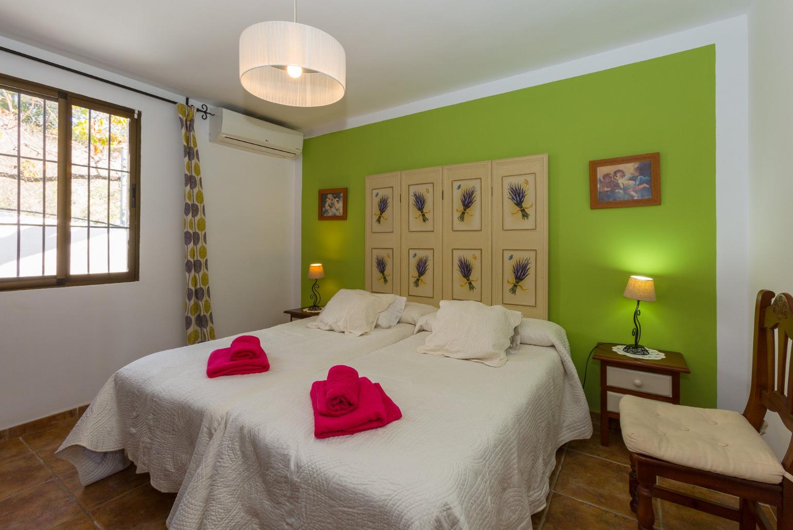  Twin bedroom with A/C