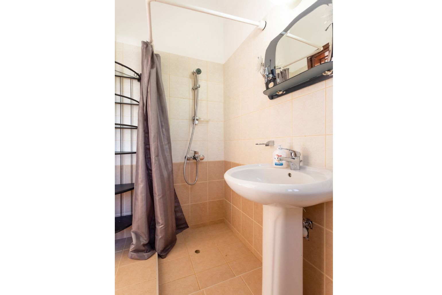 En suite bathroom with shower