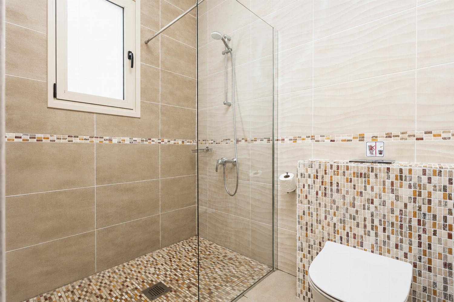En suite bathroom with shower