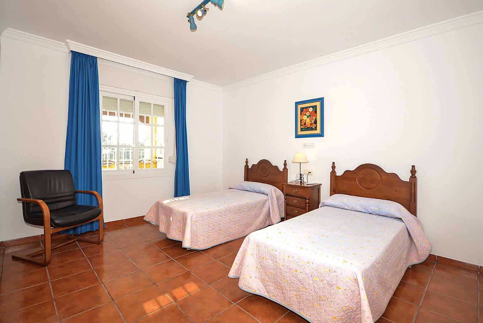 Twin bedroom