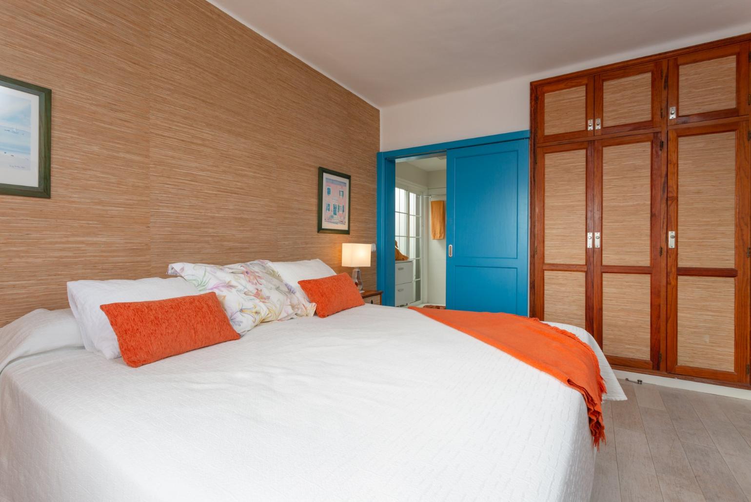 Double bedroom with en suite bathroom, A/C, and sea views