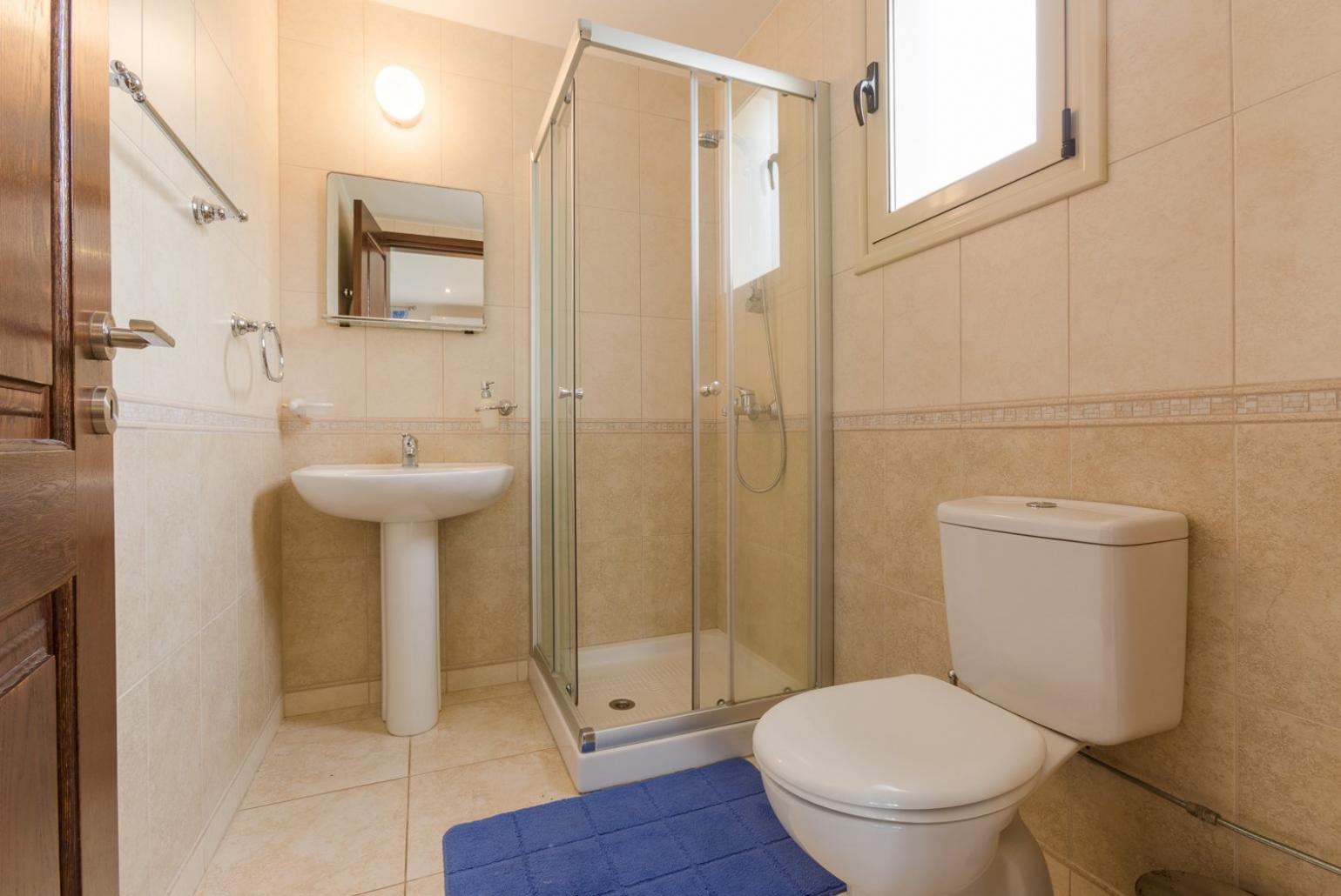 En suite bathroom with shower