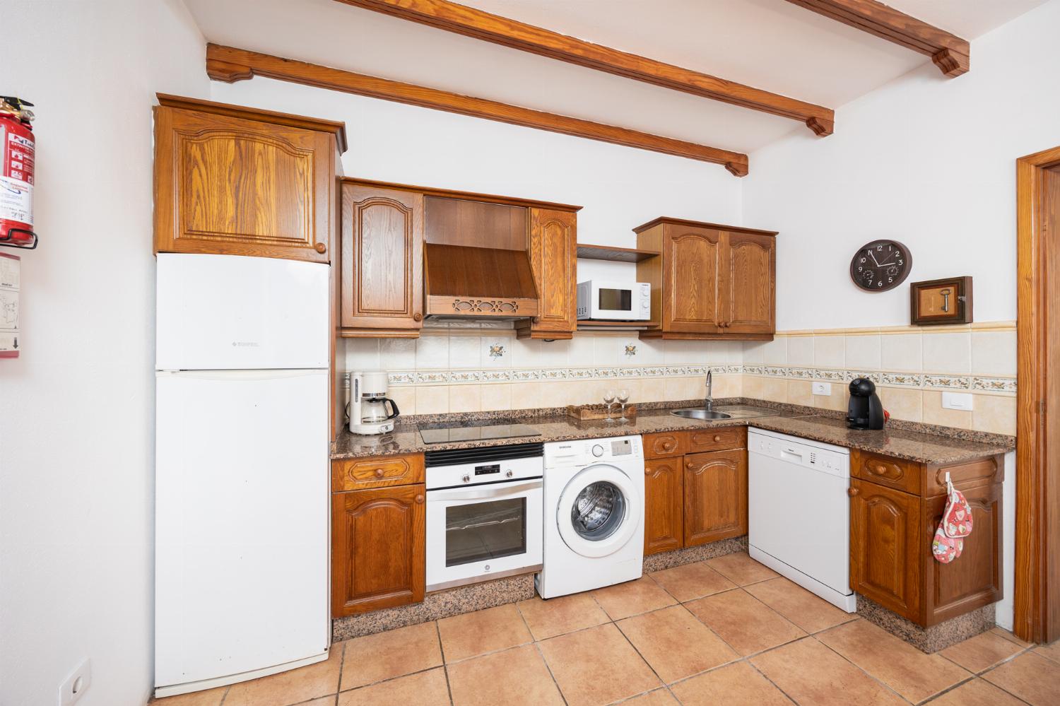 Equipped kitchen with dining area