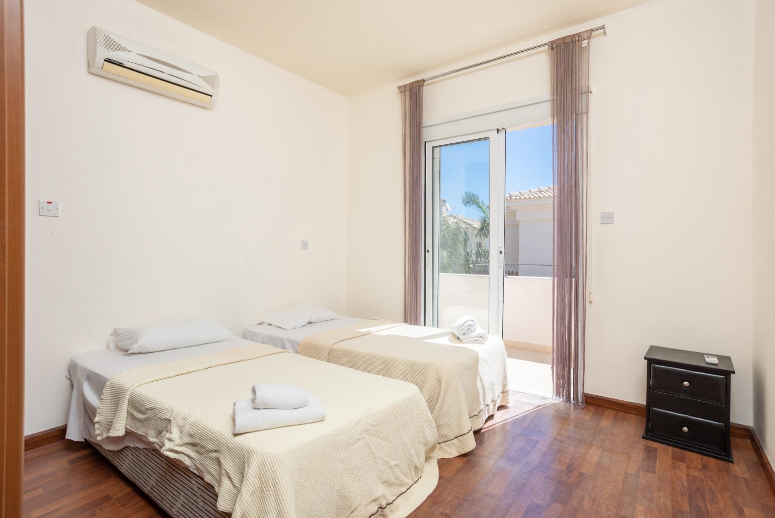 Twin bedroom with A/C