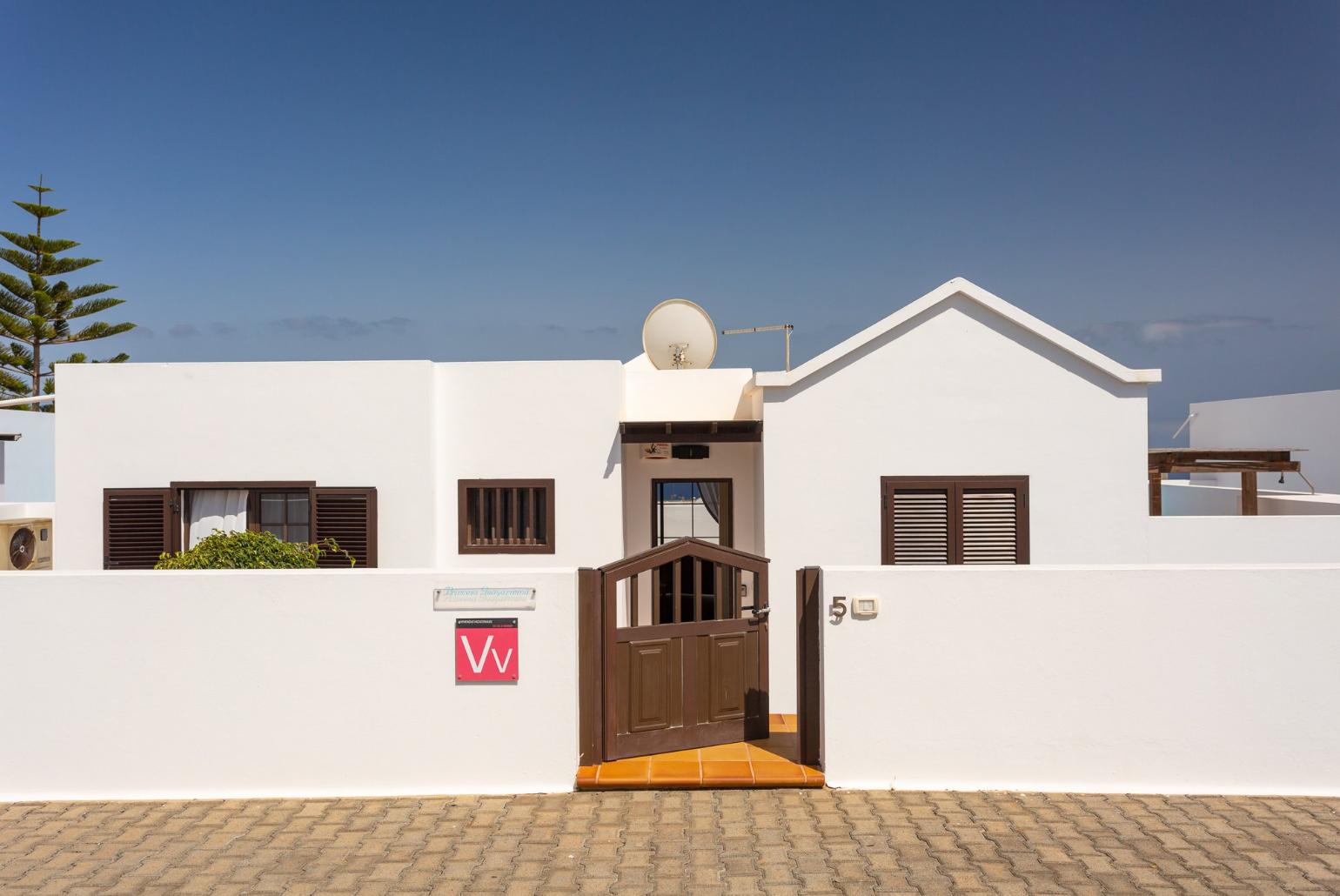 Front view of Villa Princesa Guayarmina