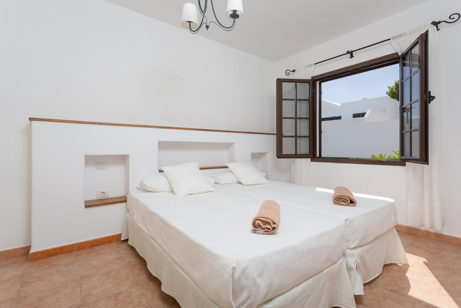 Twin bedroom