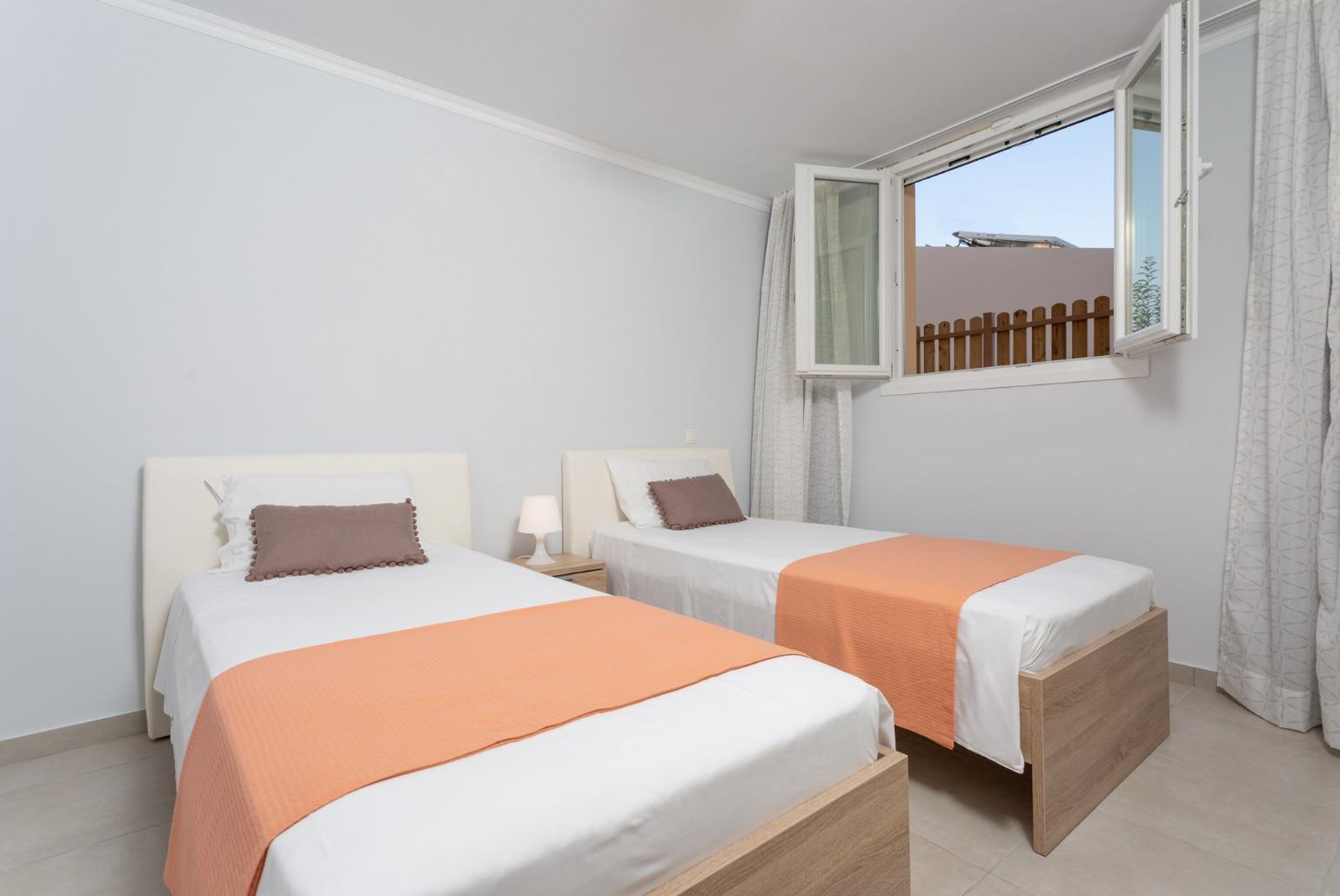 Twin bedroom with A/C