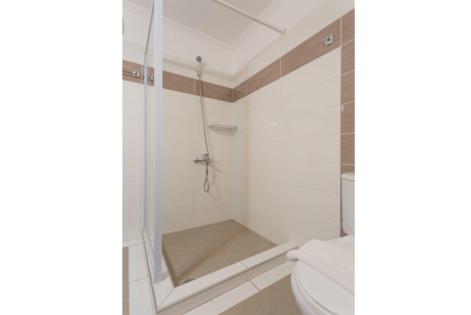 En suite bathroom with overhead shower