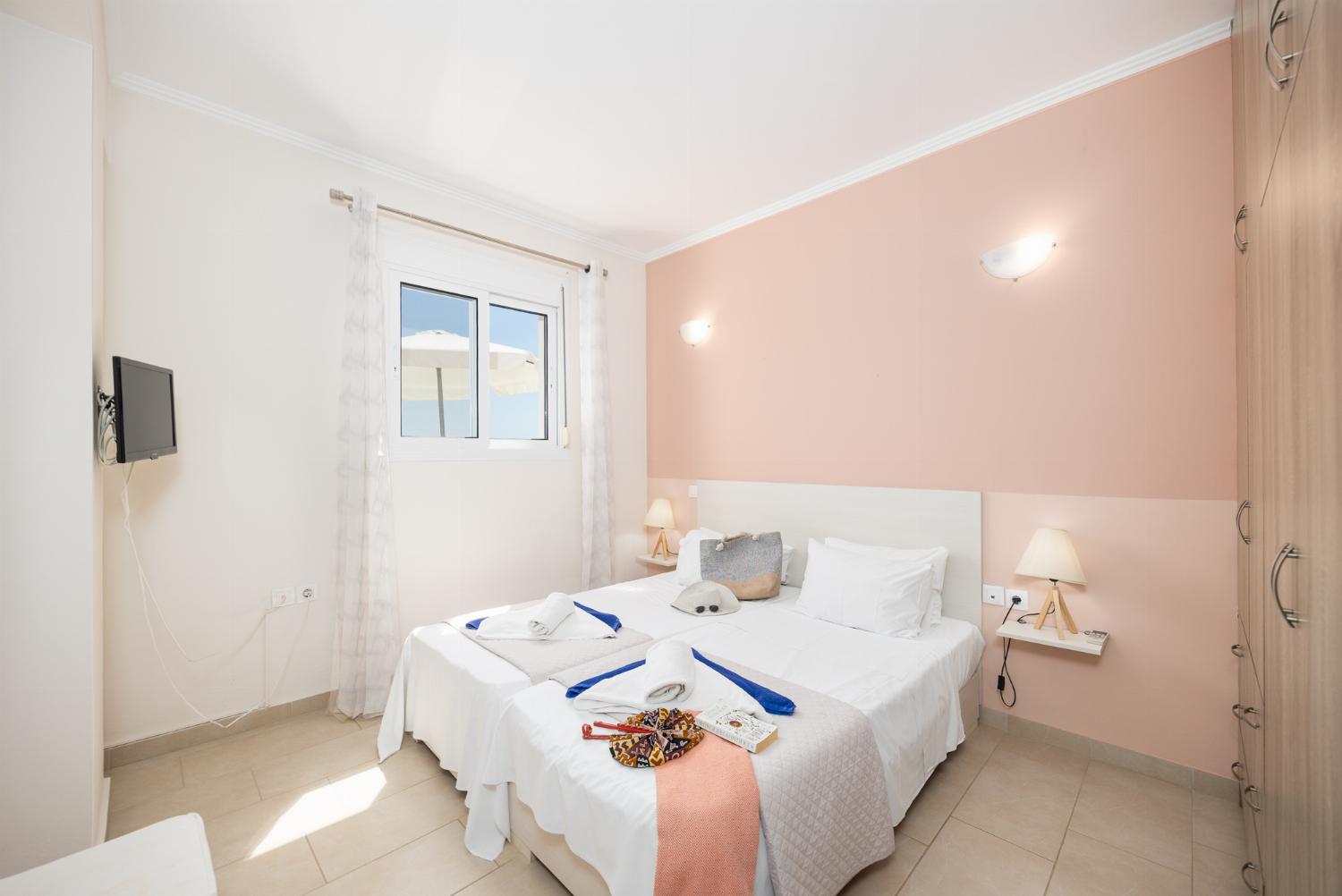 Twin bedroom with A/C