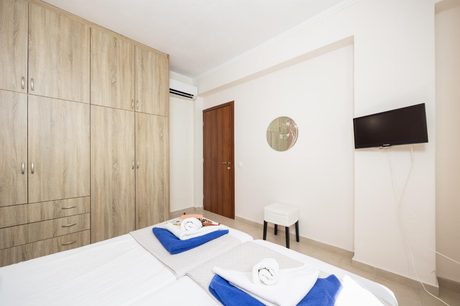 Twin bedroom with A/C