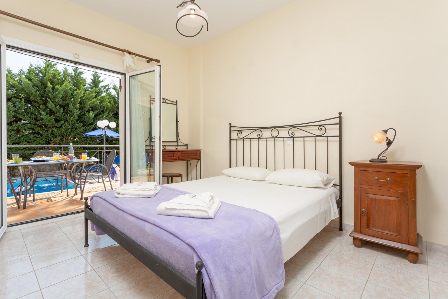 Double bedroom on ground floor with en suite bathroom, A/C, and terrace access