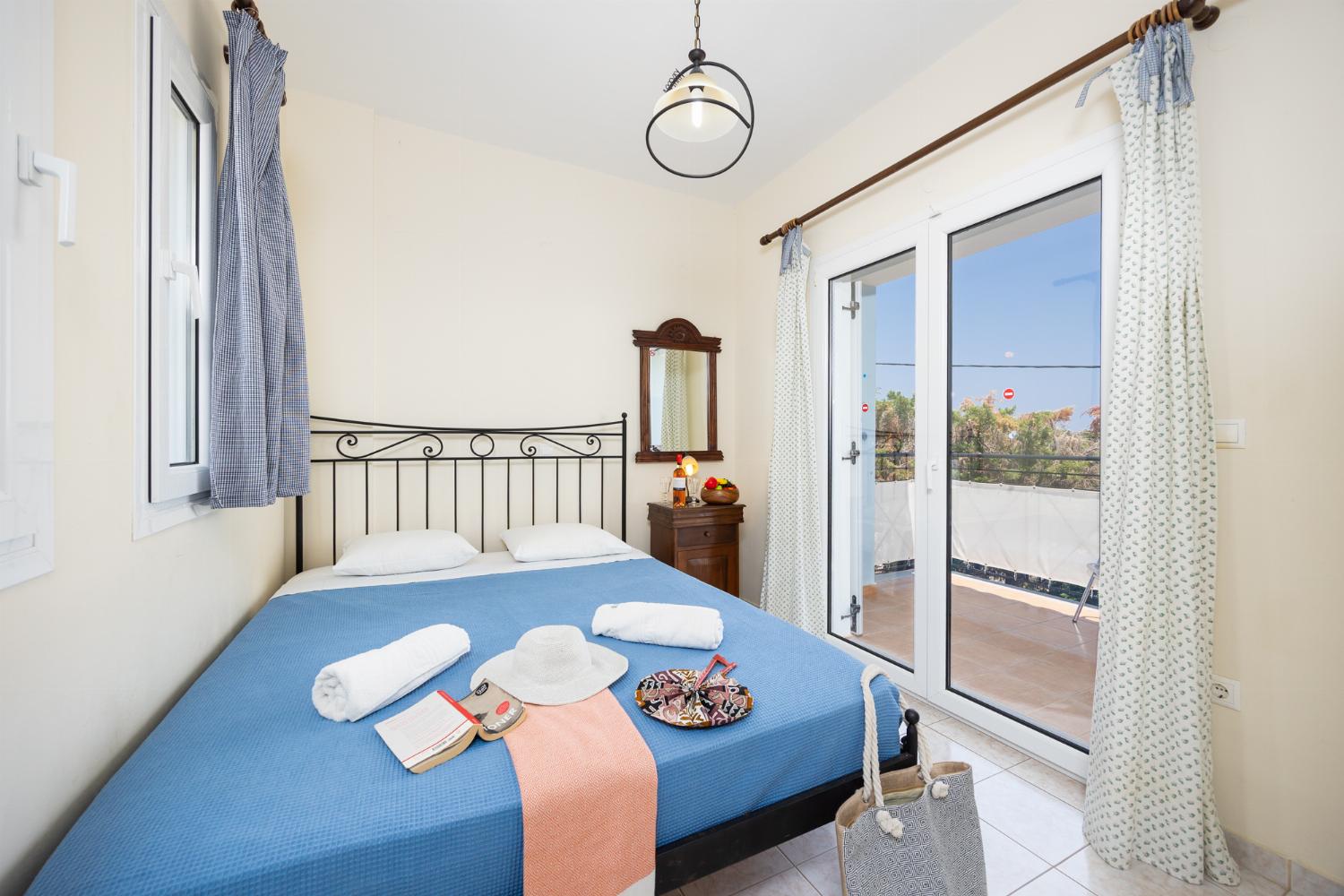 Double bedroom with en suite bathroom and A/C