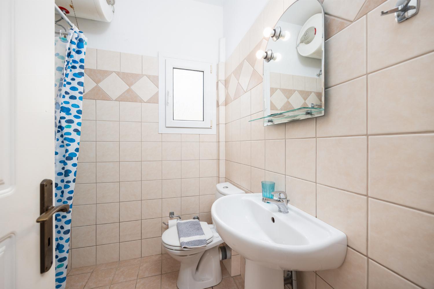 En suite bathroom with shower
