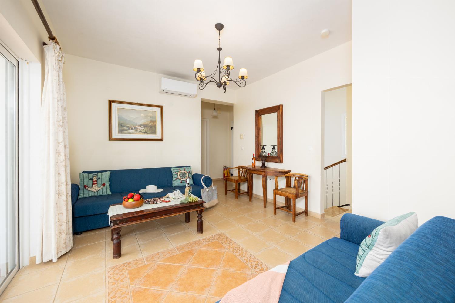 Living room with sofas, A/C, WiFi internet, and sea views