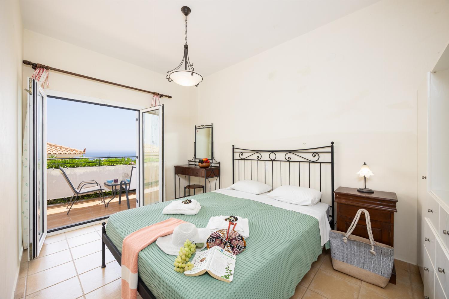 Double bedroom with en suite bathroom and A/C