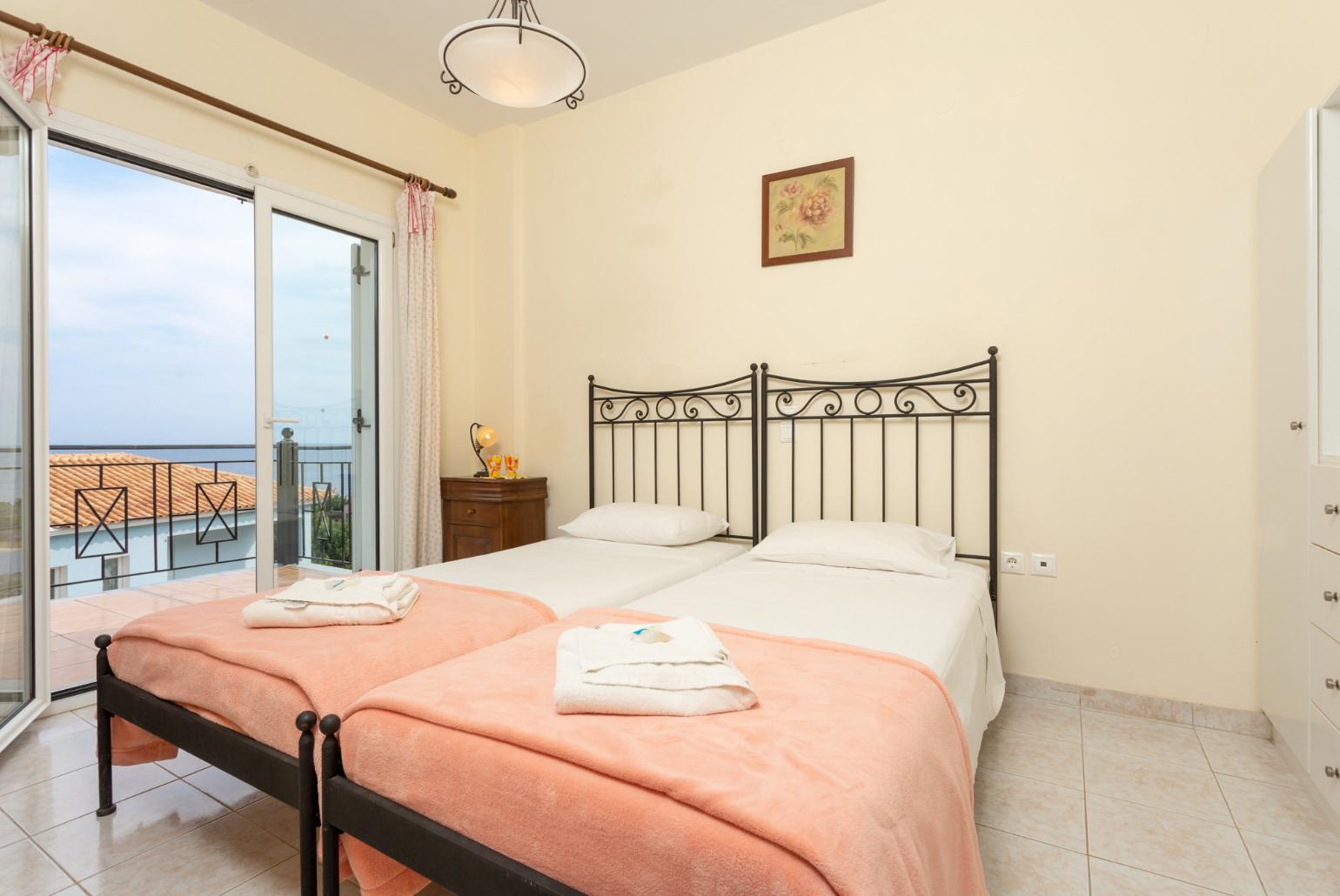 Twin bedroom on first floor with A/C, and balcony access with sea views