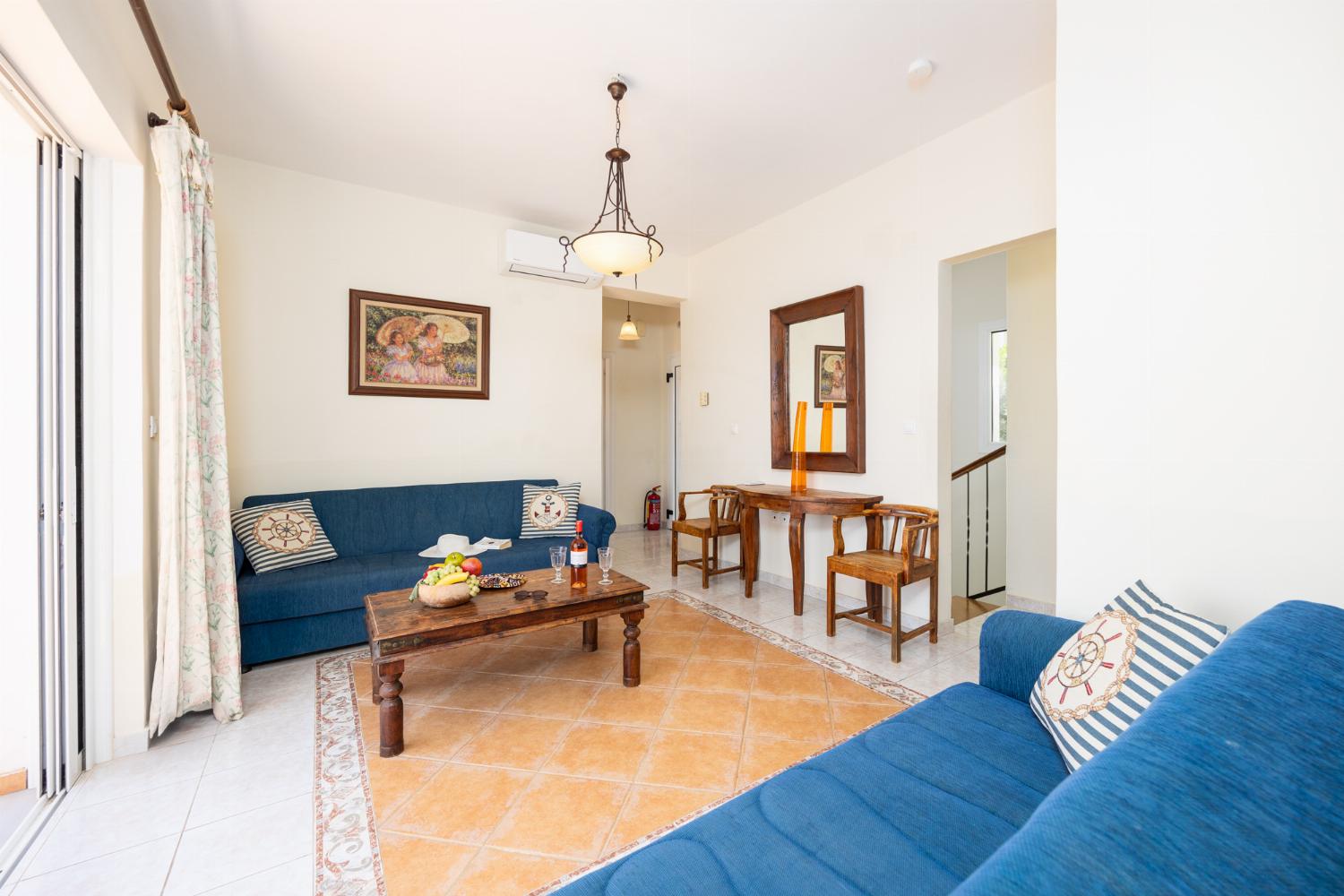 Living room with sofas, A/C, WiFi internet, and sea views