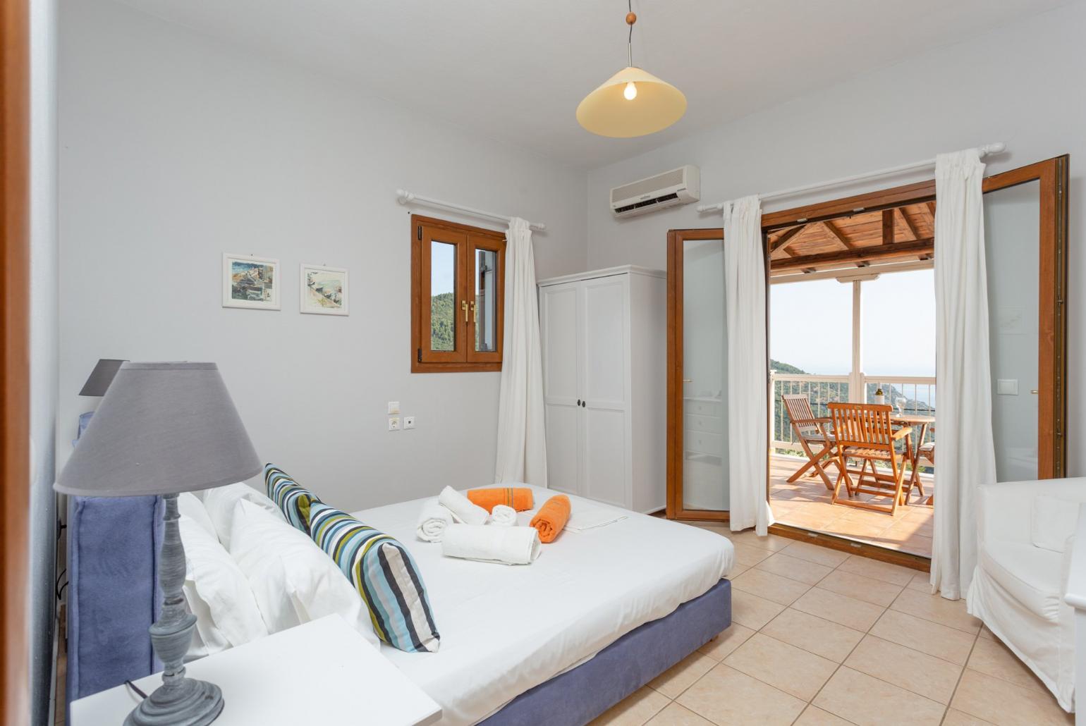 Double bedroom with A/C and balcony access with sea views