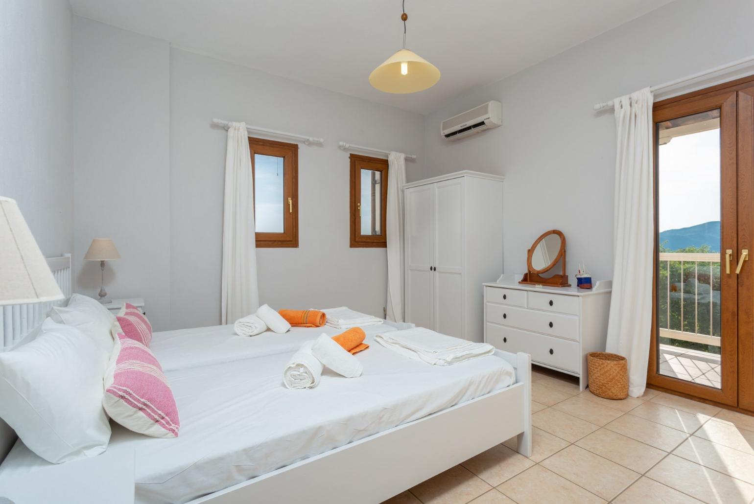 Twin bedroom with A/C and balcony access with sea views