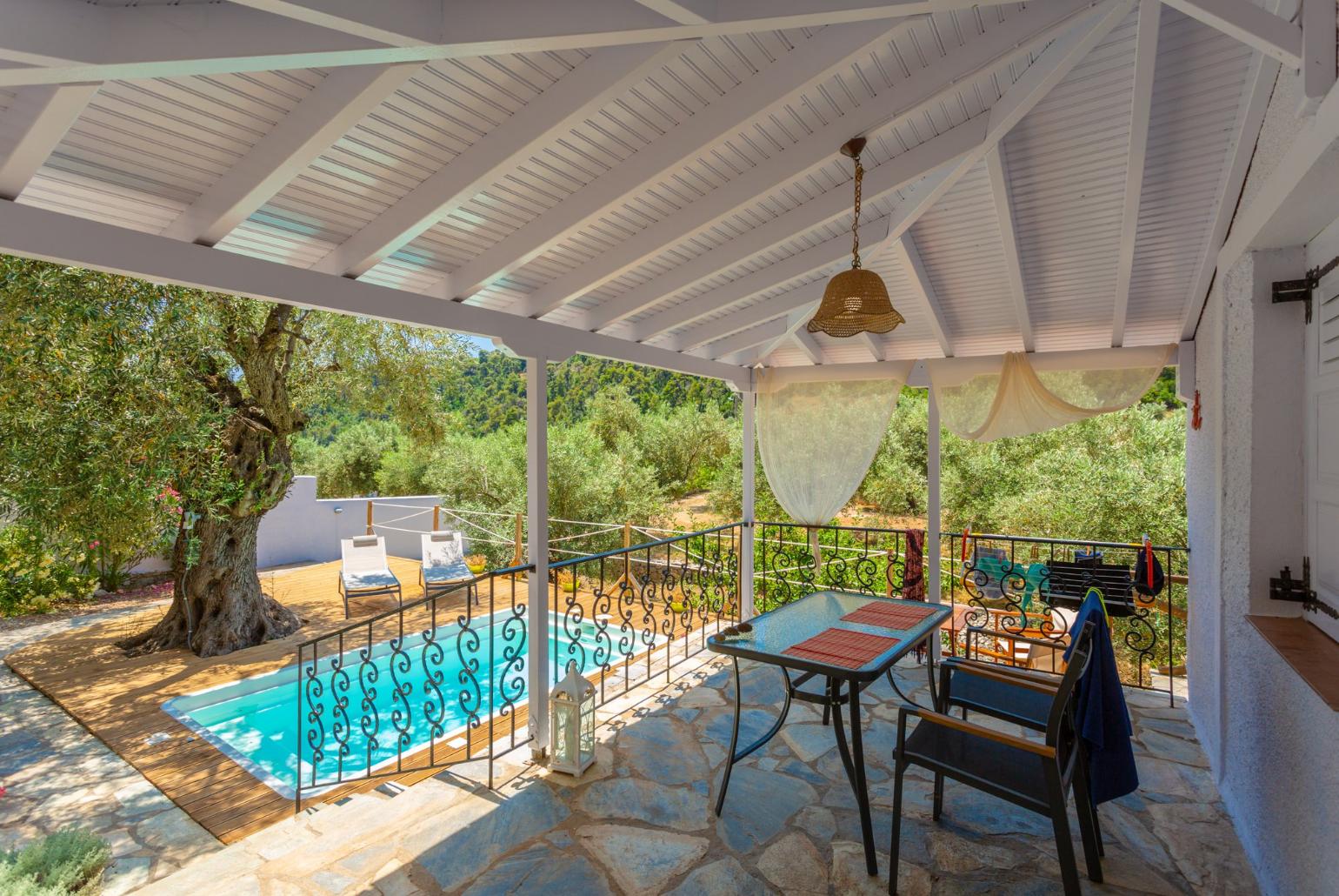 Waterfront taverna at Leftos Gialos Beach - only a 1 minute walk from Neptune