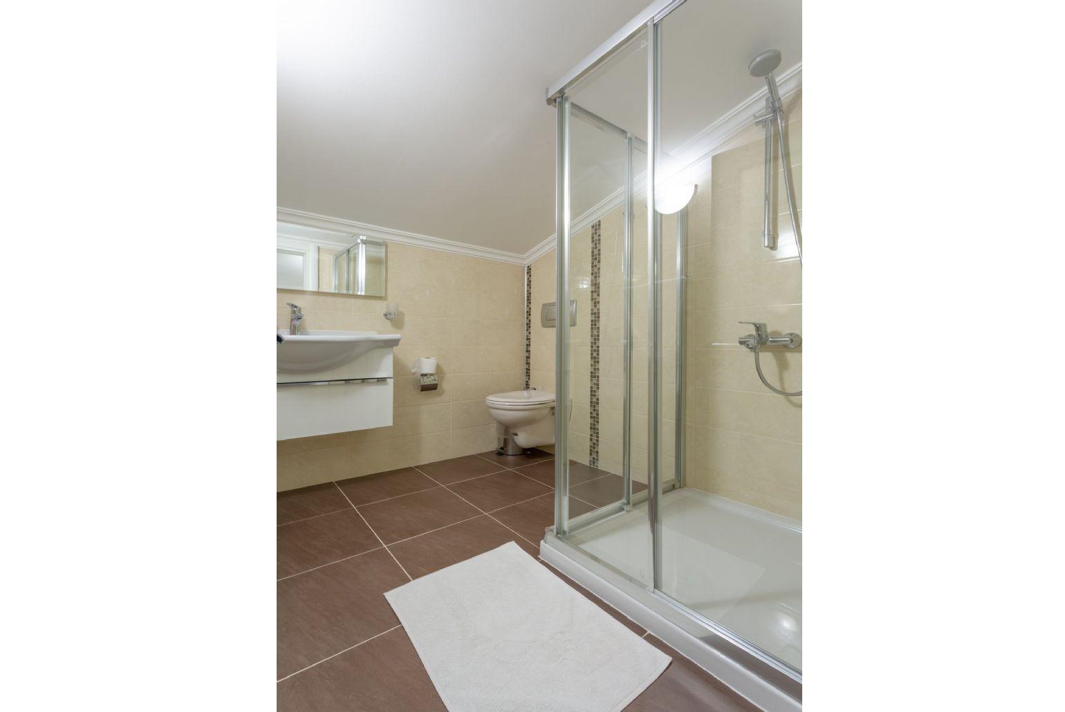 En suite bathroom with overhead shower