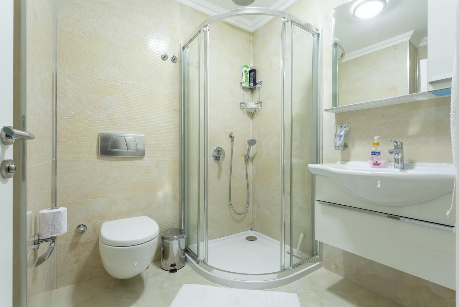 En suite bathroom with shower
