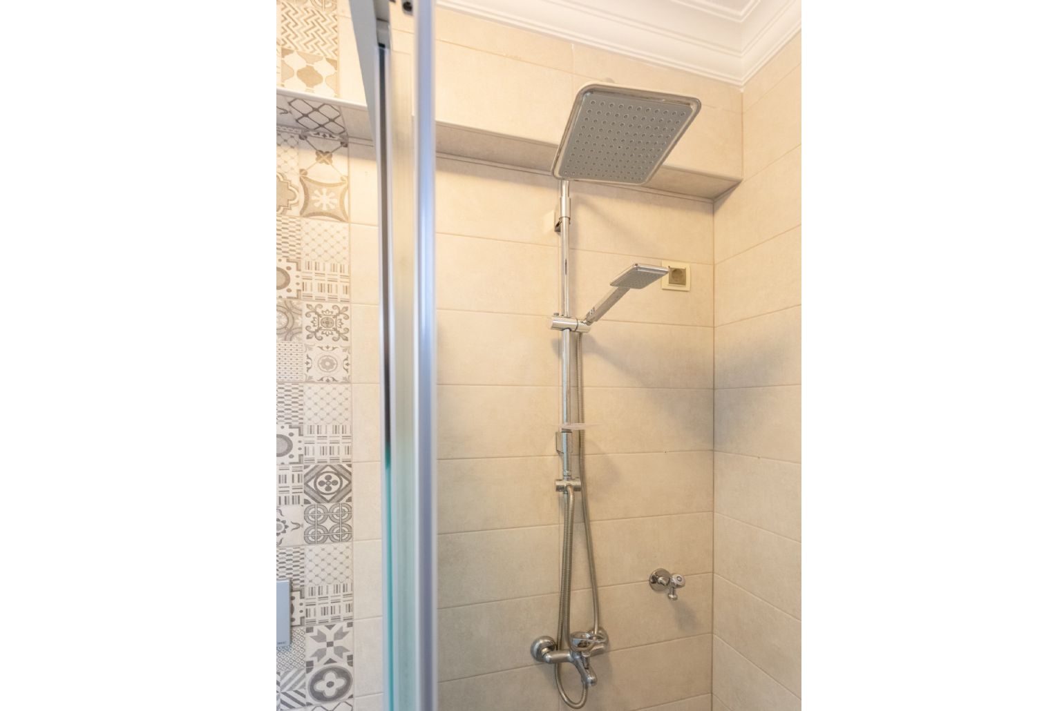 En suite bathroom with overhead shower