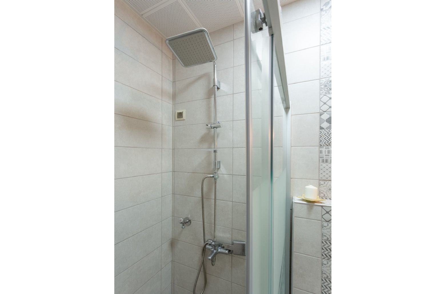 En suite bathroom with overhead shower