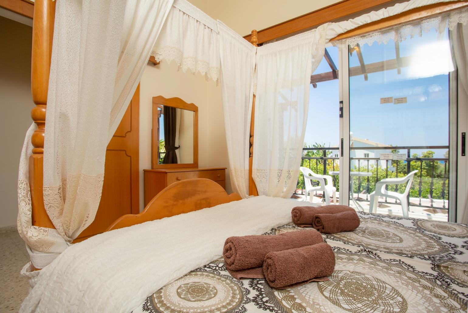 Double bedroom with en suite bathroom, A/C and balcony access with sea views