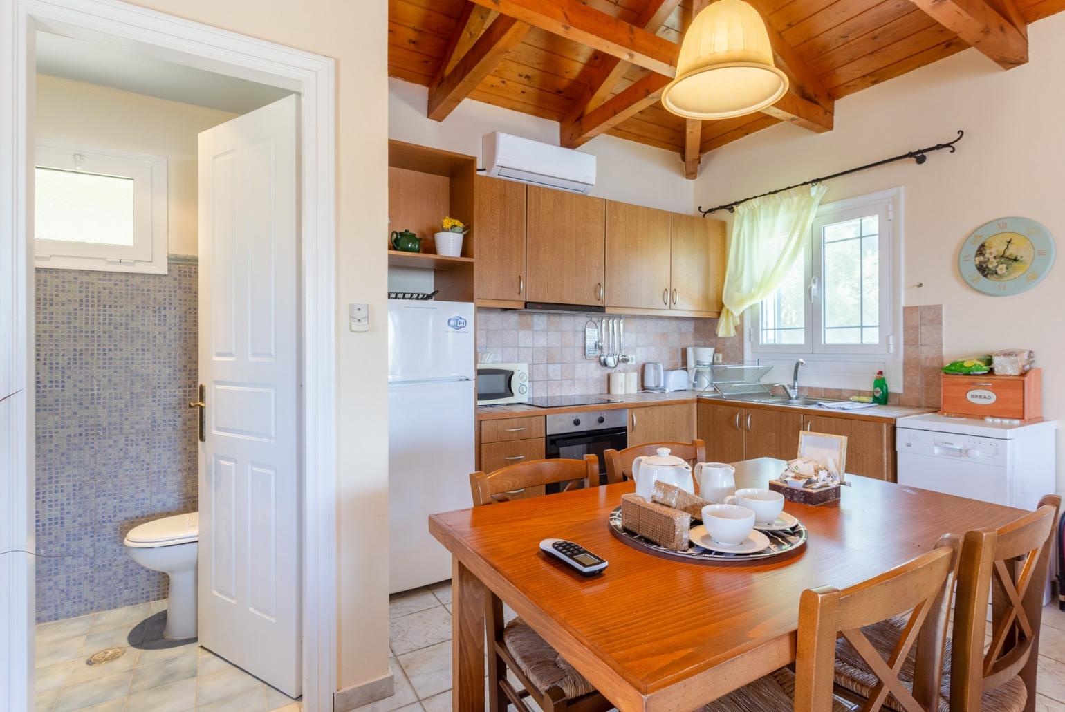 Dining area and equipped kitchen