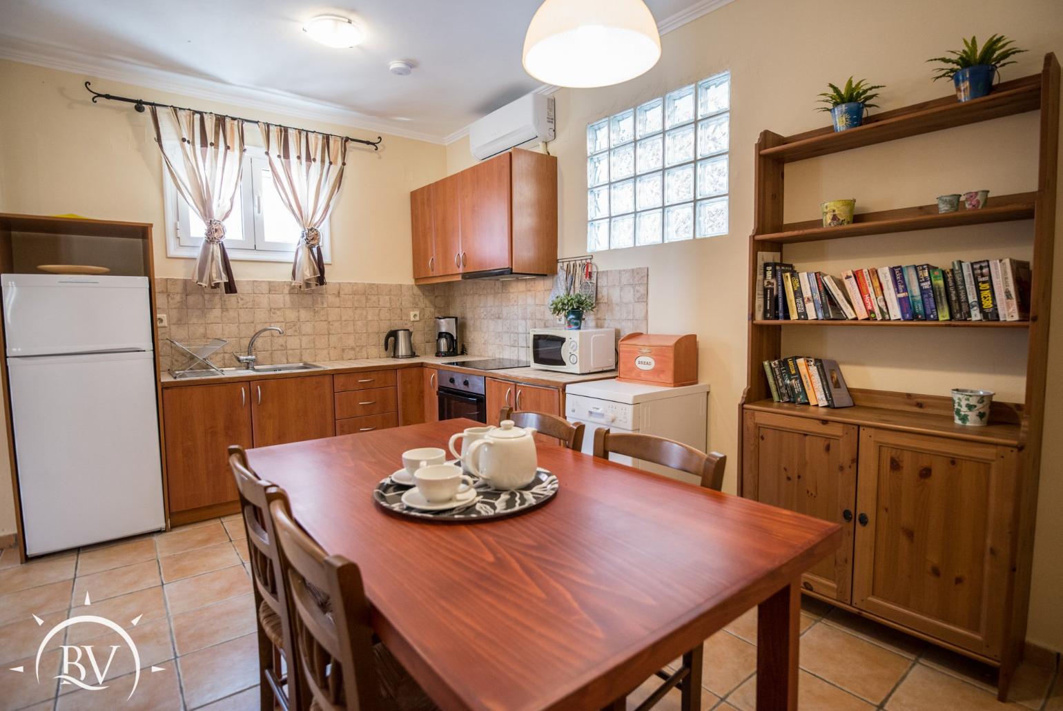 Equipped kitchen and dining area