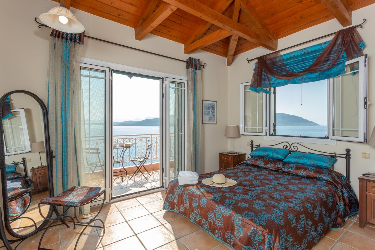Double bedroom with en suite bathroom, A/C, and balcony with panoramic sea views