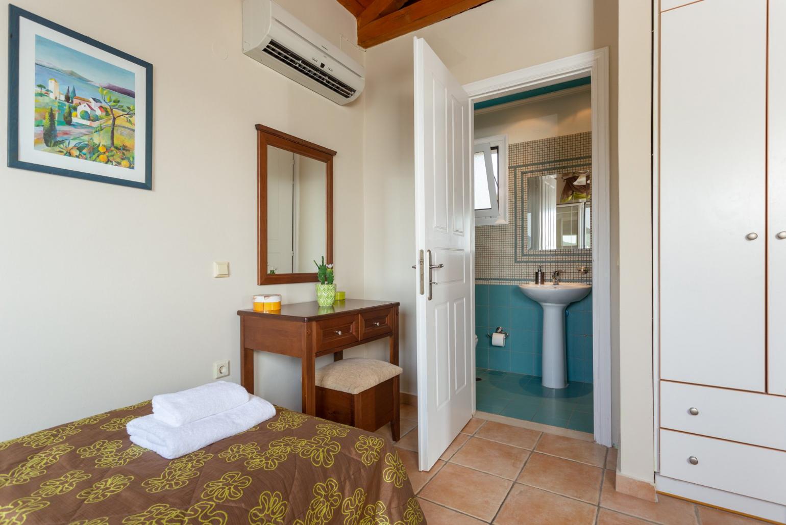 Twin bedroom with en suite bathroom and A/C