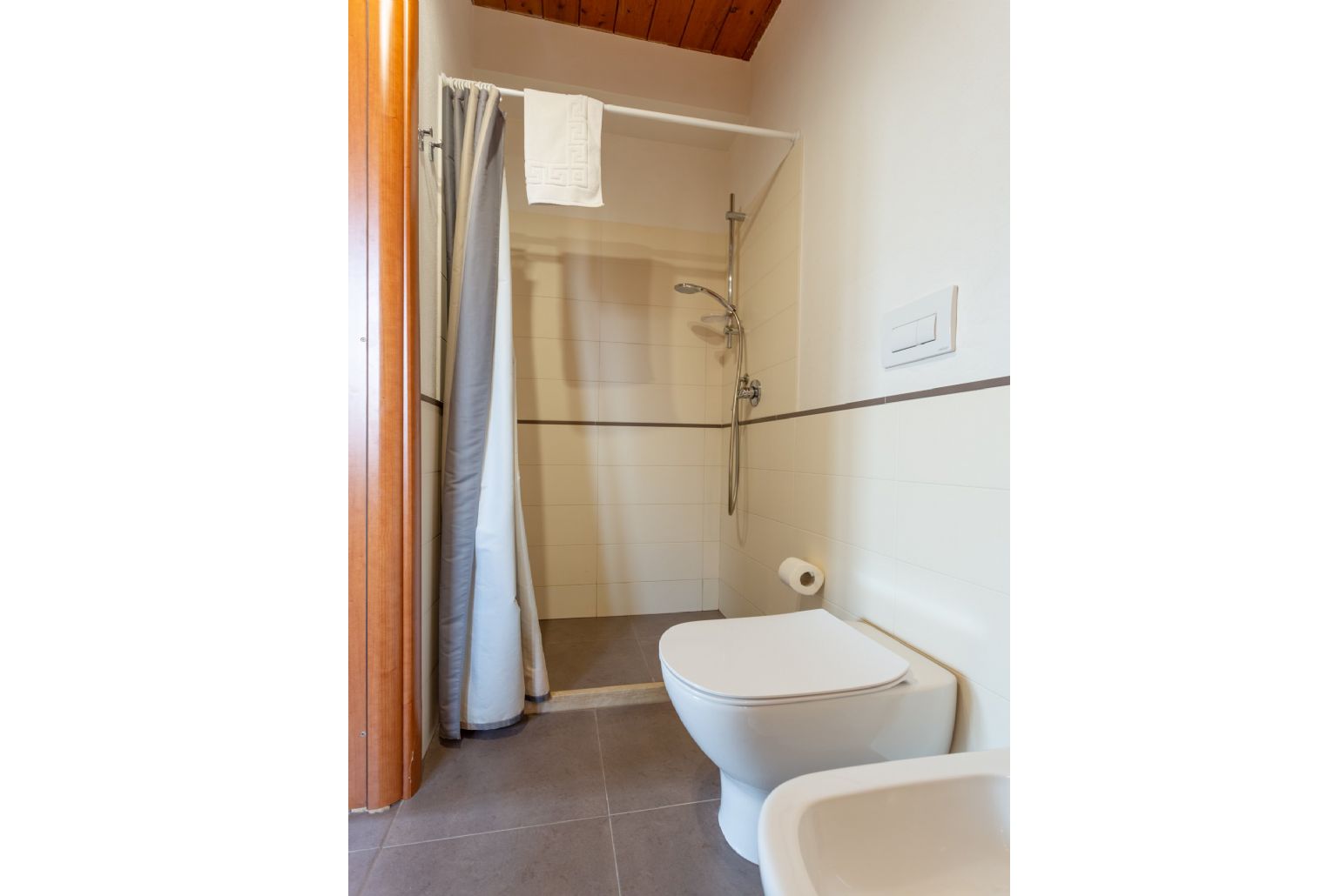 En suite bathroom with shower