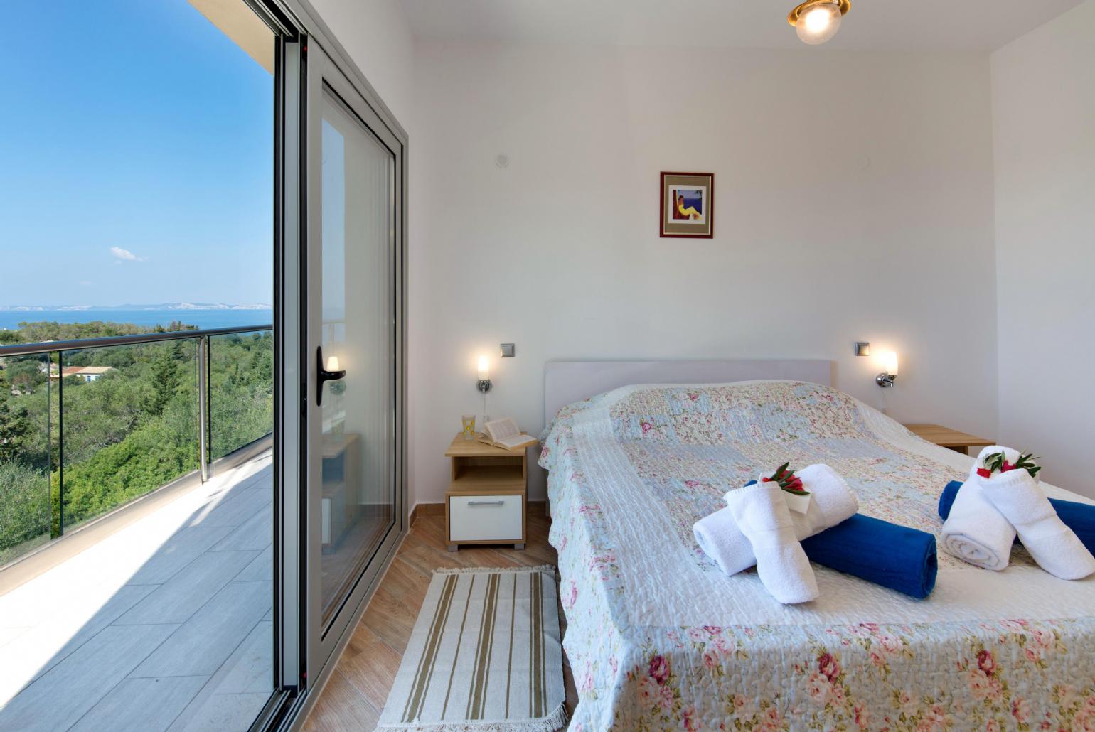 Double bedroom with terrace access and beautiful view 