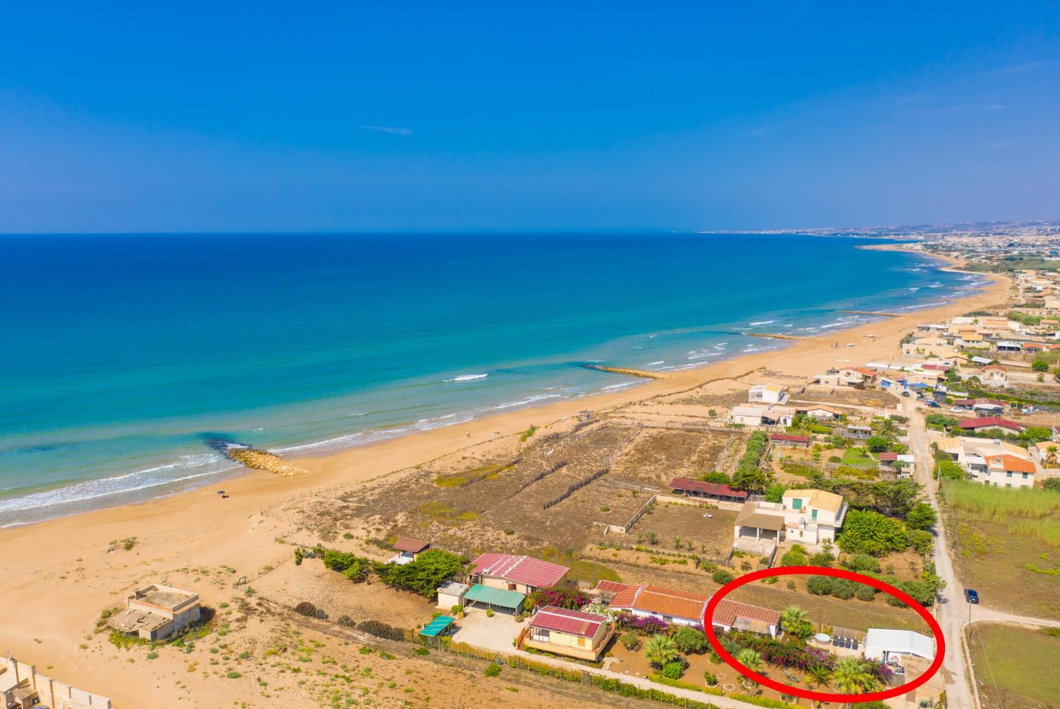 Aerial view showing location of Villino Dune Tre